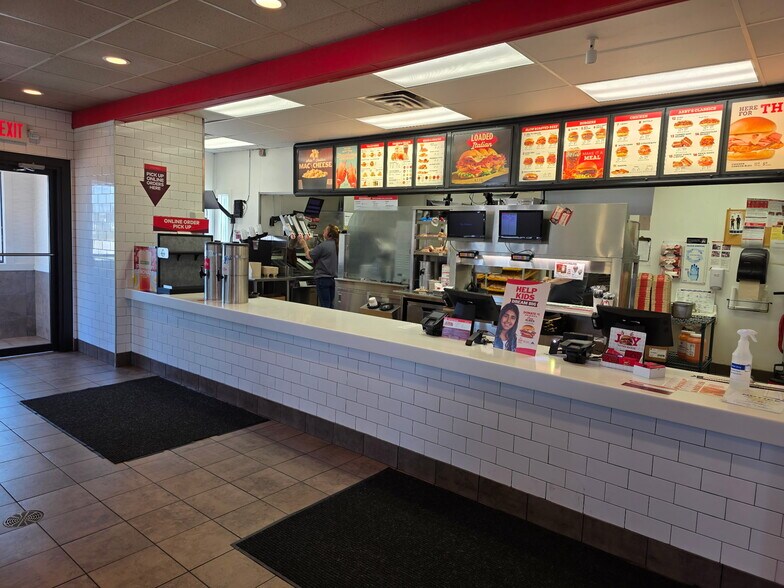 More Photos Of 2010 N State St, Belvidere Storefront For Lease