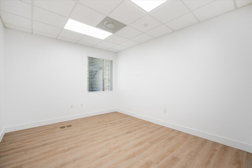 More Photos Of 8626 N Himes Ave, Tampa Medical For Lease