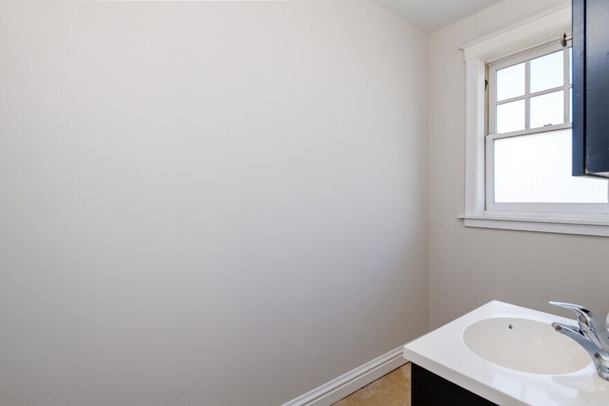 More Photos Of 1014-38 Oakview Pl, Saint Louis Apartments For Sale