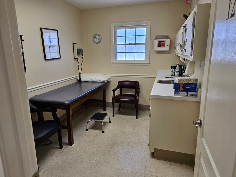 More Photos Of 505 Mount Pleasant Rd, Thomson Healthcare For Lease