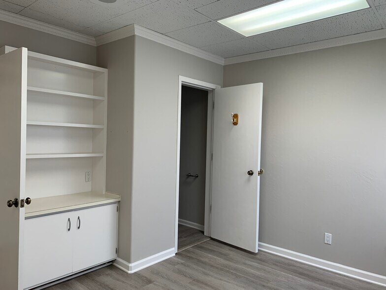 More Photos Of 6541 Crown Blvd, San Jose Medical For Lease