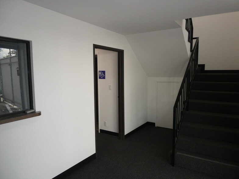 More Photos Of 3500 N San Fernando Blvd, Burbank Flex For Lease