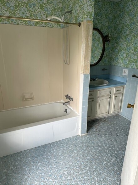 More Photos Of 74 William St, South Glens Falls Specialty For Sale