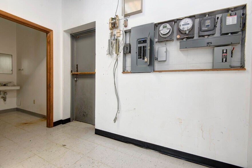 More Photos Of 3800-3900 S Campbell Ave, Springfield Unknown For Lease