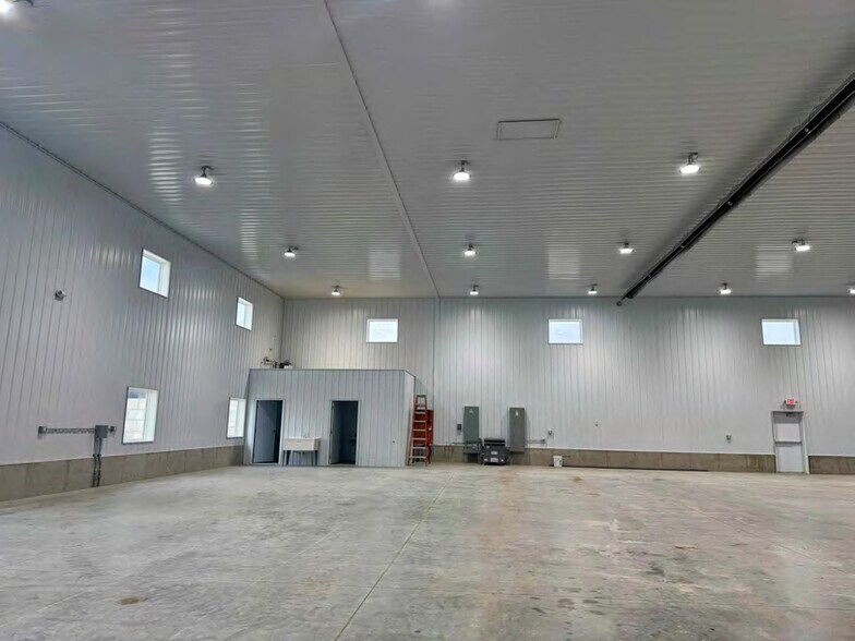 More Photos Of 550 G St NE, Walford Warehouse For Lease