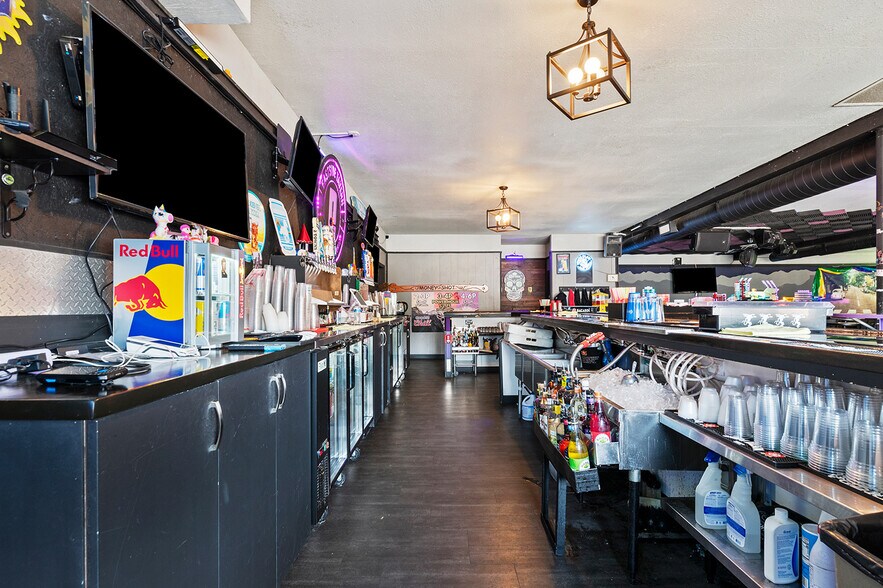 More Photos Of 1228 W Oakland Ave, Boise Bar For Sale