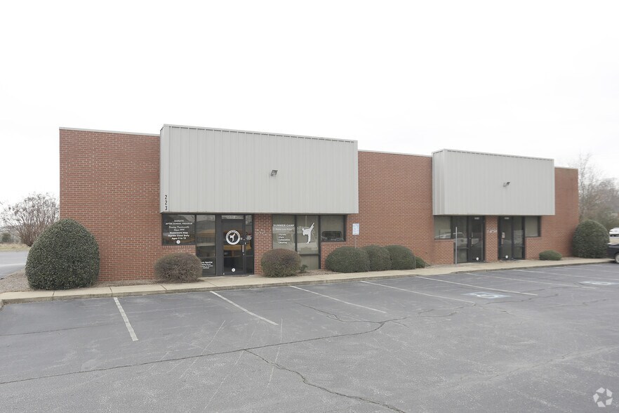 Primary Photo Of 223 Cooper Ln, Easley Flex For Lease