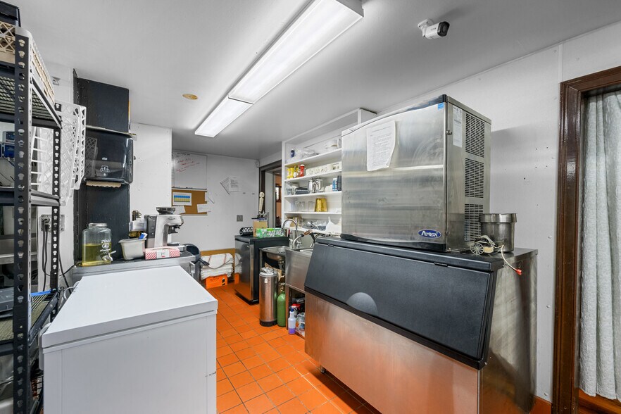 More Photos Of 488 South St, Hyannis Restaurant For Sale