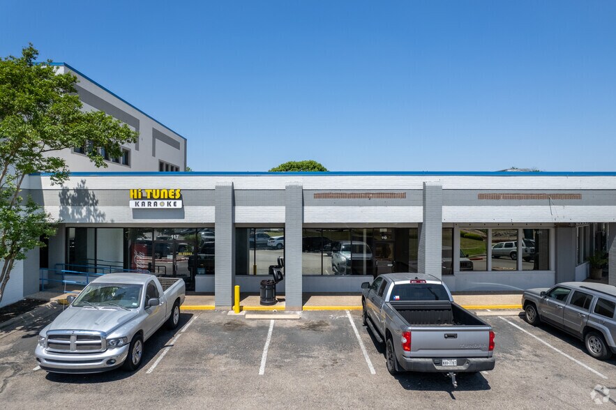 More Photos Of 911 Anderson Ln W, Austin Unknown For Lease