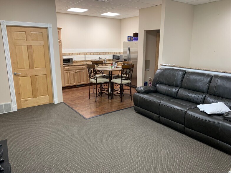 More Photos Of 123-151 12th St SW, Loveland Manufacturing For Sale