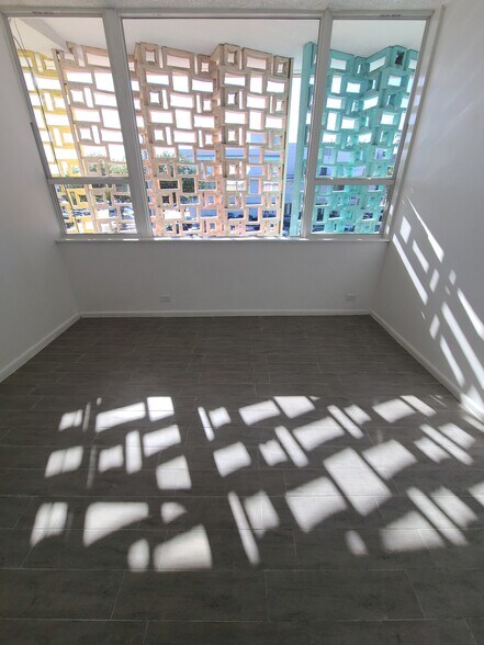 More Photos Of 2406 E Oakland Park Blvd, Fort Lauderdale Storefront Retail Office For Lease