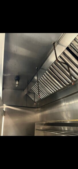 More Photos Of 2513-2619 E Fourth Plain Blvd, Vancouver Restaurant For Lease