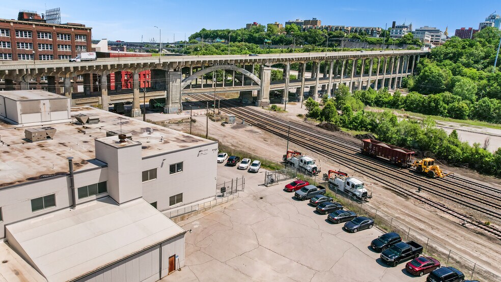 More Photos Of 1215 W 12th St, Kansas City Flex For Lease