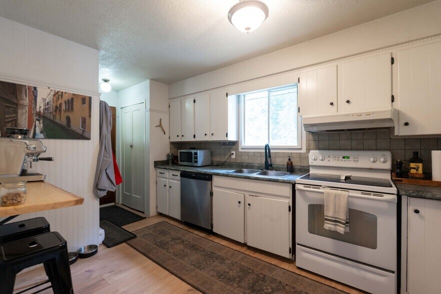 More Photos Of 2883 HWY-60, Dwight Trailer Camper Park For Sale