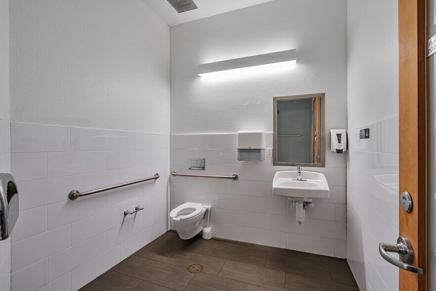 More Photos Of 1320 #1 9th St, Berkeley Industrial For Sale