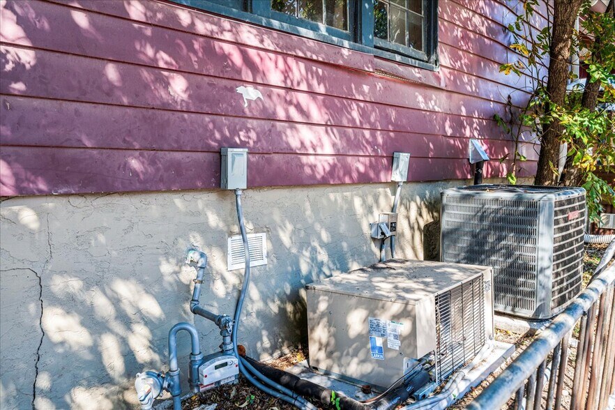 More Photos Of 217 W Hopkins St, San Marcos Restaurant For Sale