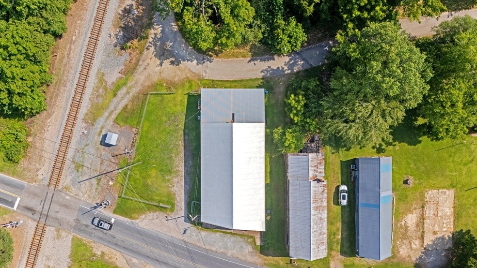 More Photos Of 403 Carthage St, Cameron General Retail For Sale