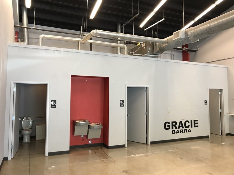 More Photos Of 1603 Ranch Road 620 N, Lakeway Office For Lease