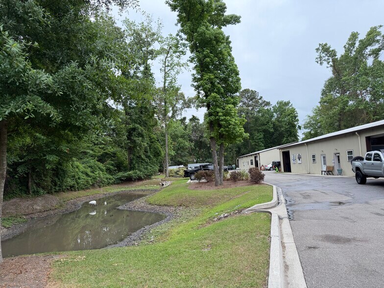 More Photos Of 1951 Dulsey Rd, Charleston Light Distribution For Lease