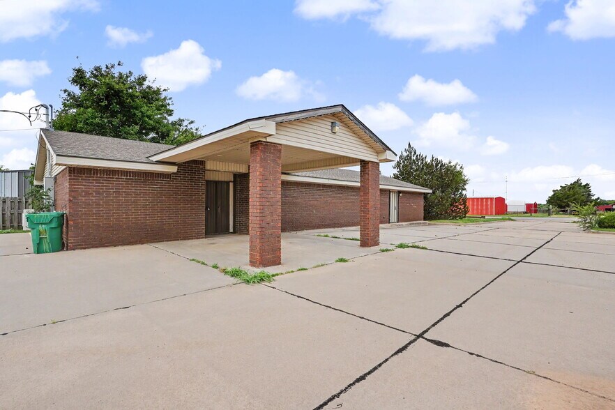 More Photos Of 1220 S Broadway, Hobart Office For Sale
