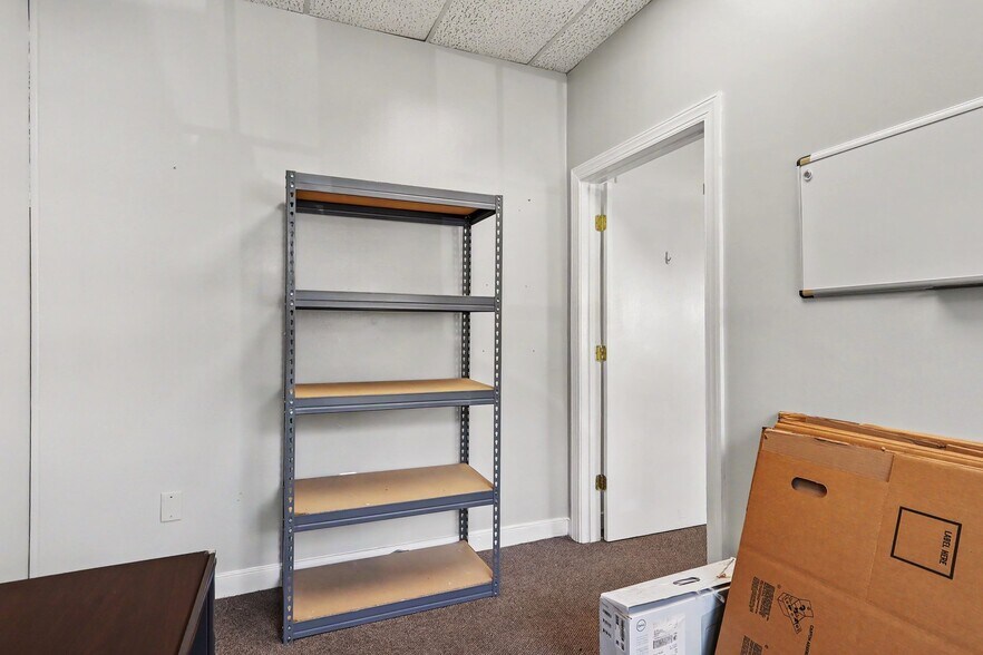 More Photos Of 8407 Richmond Hwy, Alexandria Storefront For Sale