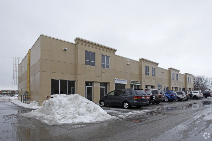 Primary Photo Of 16945 Leslie St, Newmarket Light Distribution For Lease