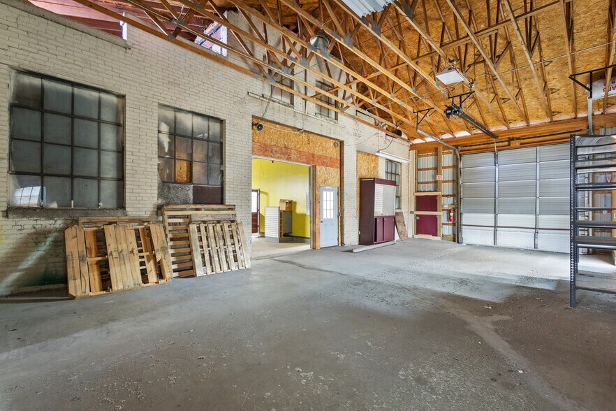 More Photos Of 412 Harrison St, Kalamazoo Freestanding For Lease