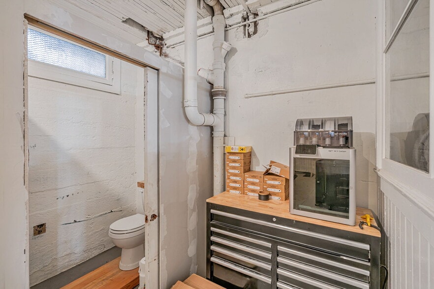 More Photos Of 1649 12th Ave, Oakland Religious Facility For Sale