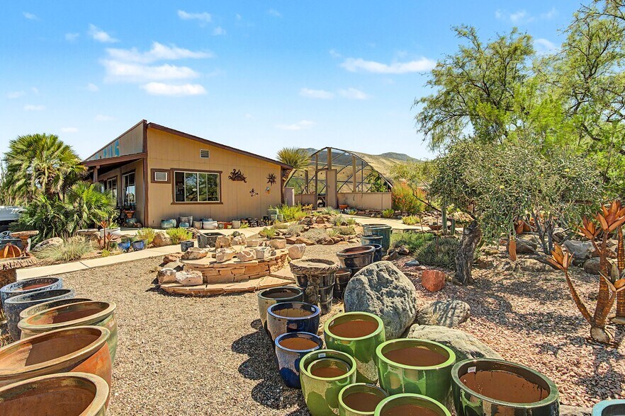 More Photos Of 1011 Wildhorse ln, Clarkdale Specialty For Sale