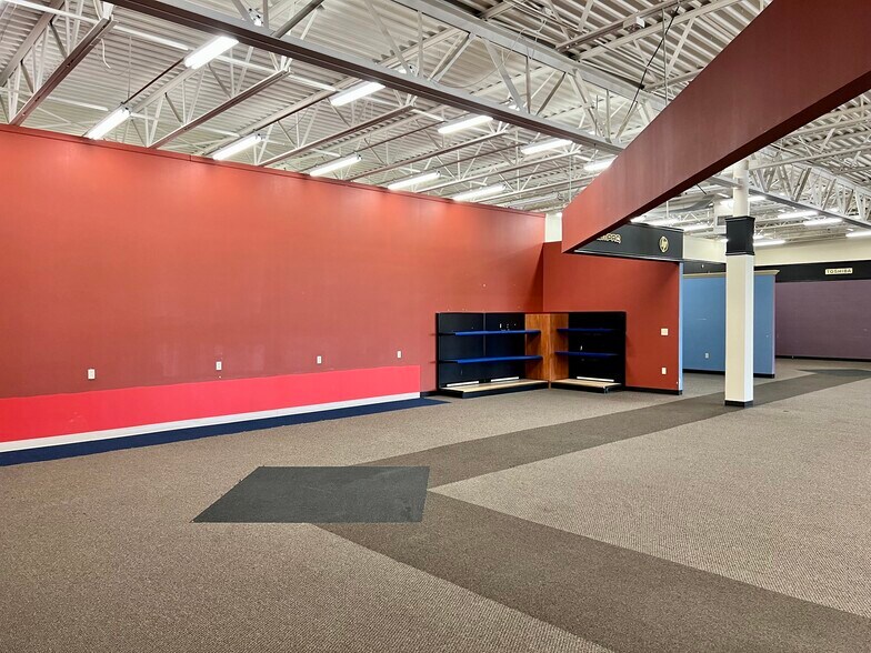 More Photos Of 2850 N Market St, Shreveport General Retail For Sale