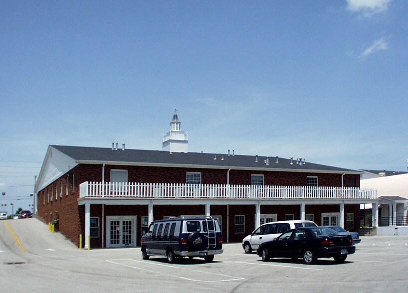 More Photos Of 2402-2418 N Hwy 67, Florissant Office For Lease