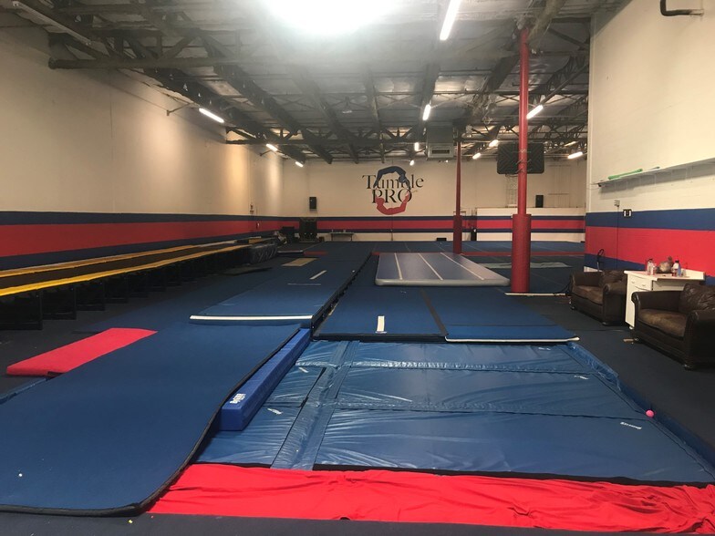 More Photos Of 2502-2510 Camp Ave, Carrollton Warehouse For Lease