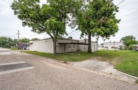 More Photos Of 220 E Texas Ave, Baytown Freestanding For Sale