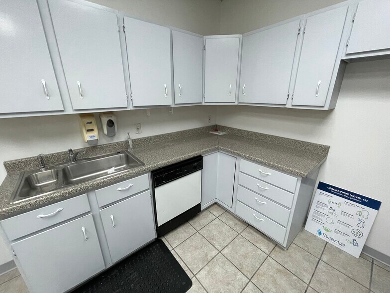 More Photos Of 2211 Louetta Rd, Spring Industrial For Sale