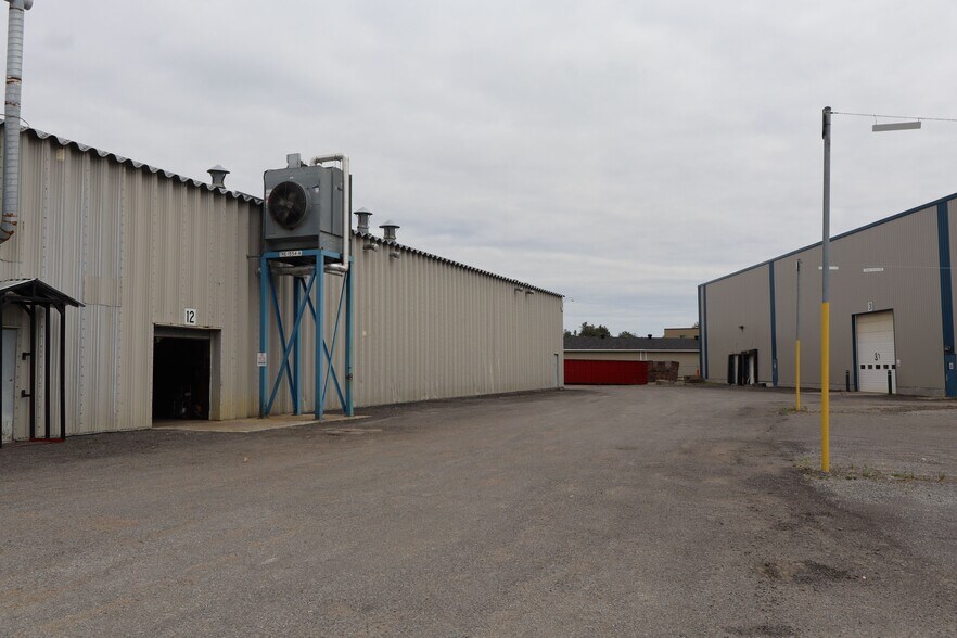 More Photos Of 9200 Boul Parent, Trois-Rivières Warehouse For Sale