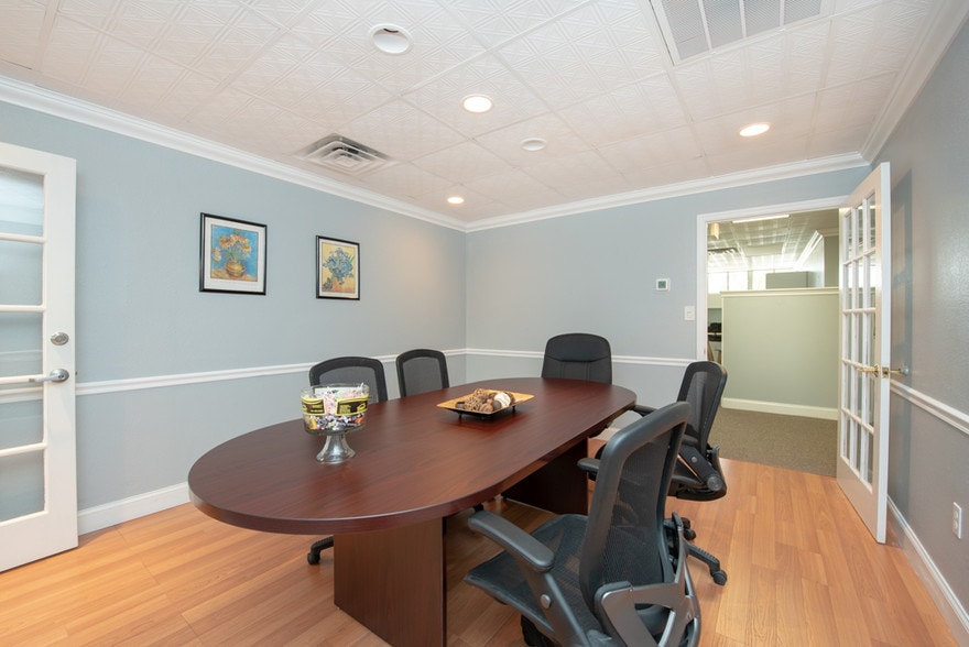 More Photos Of 7430 Tamiami Trl, Sarasota Loft Creative Space For Lease