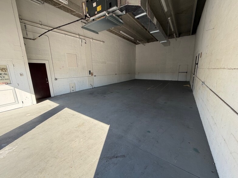 More Photos Of 12552-12572 NE 14th Ave, North Miami Warehouse For Lease
