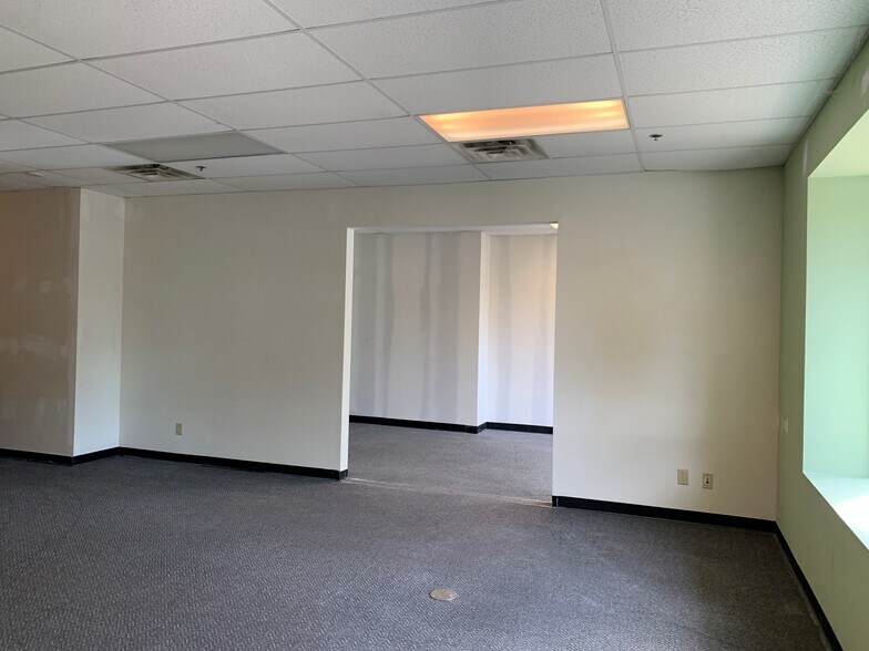 More Photos Of 6312 Minnetonka Blvd, Saint Louis Park Unknown For Lease