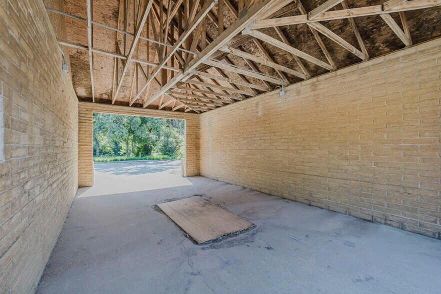 More Photos Of 220 N 2nd Ave, Mulvane Carwash For Sale