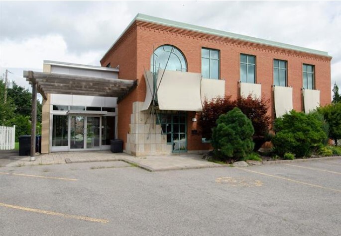 Primary Photo Of 5263 Boul Hébert, Salaberry-de-valleyfield Office For Sale