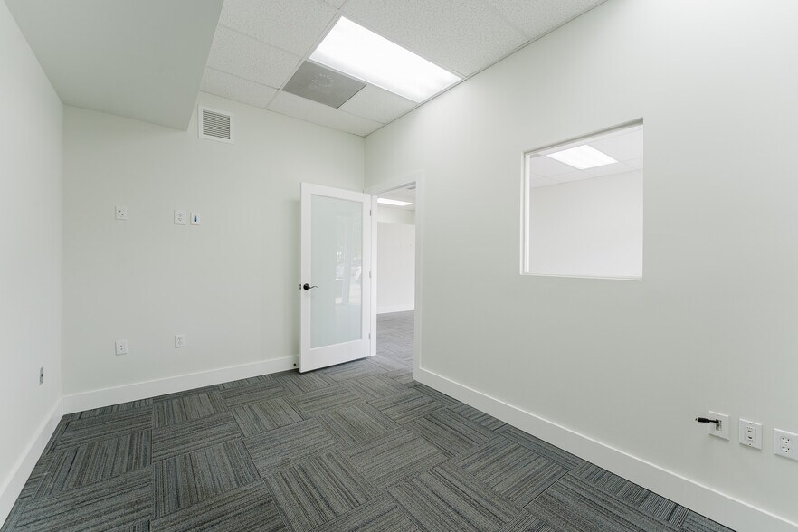 More Photos Of 1817-1847 NE 25th St, Lighthouse Point Unknown For Lease