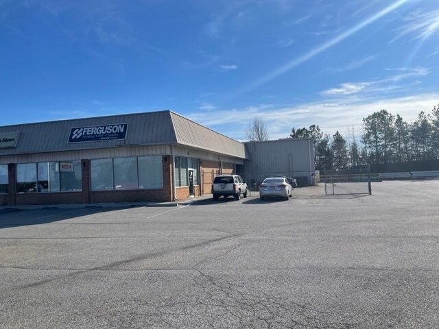 More Photos Of 2799 W Third St, Farmville Warehouse For Sale