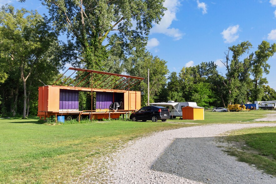 More Photos Of 1420 Highway M, Sedalia Service Station For Sale