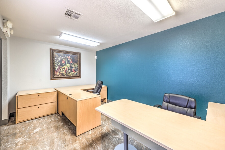 More Photos Of 2984 Marco St, Las Vegas Light Manufacturing For Sale