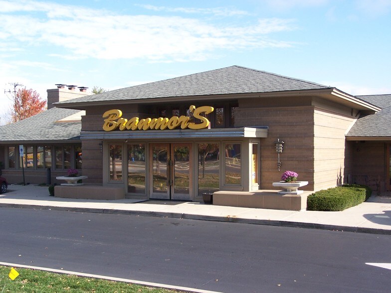 More Photos Of 300 Veterans Pky, Bolingbrook Restaurant For Sale