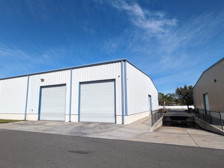 More Photos Of 3221 59th Dr E, Bradenton Warehouse For Lease