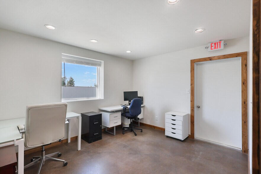 More Photos Of 2160 TX-118, Alpine Light Distribution For Sale