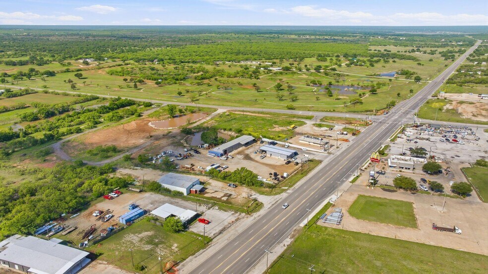 More Photos Of 3429 W Walker St, Breckenridge Warehouse For Sale
