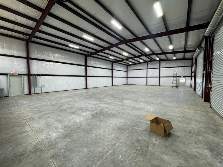 More Photos Of 107 Aerosmith Dr, Richland Light Distribution For Lease