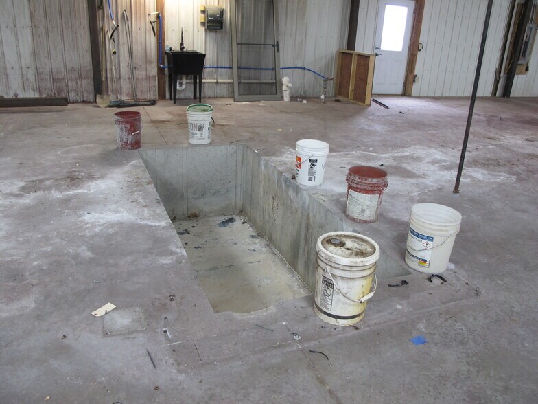 More Photos Of 713 E Main St, Waukon Manufacturing For Sale